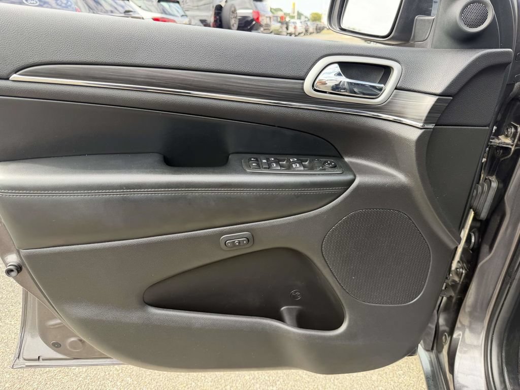 Used 2019 Jeep Grand Cherokee Limited AWD/4WD image 24