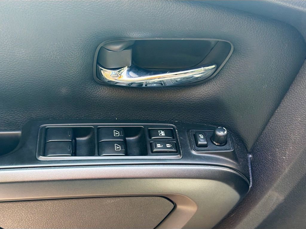 Used 2024 Nissan Titan PRO-4X w/ Pro-4x Convenience Package image 10