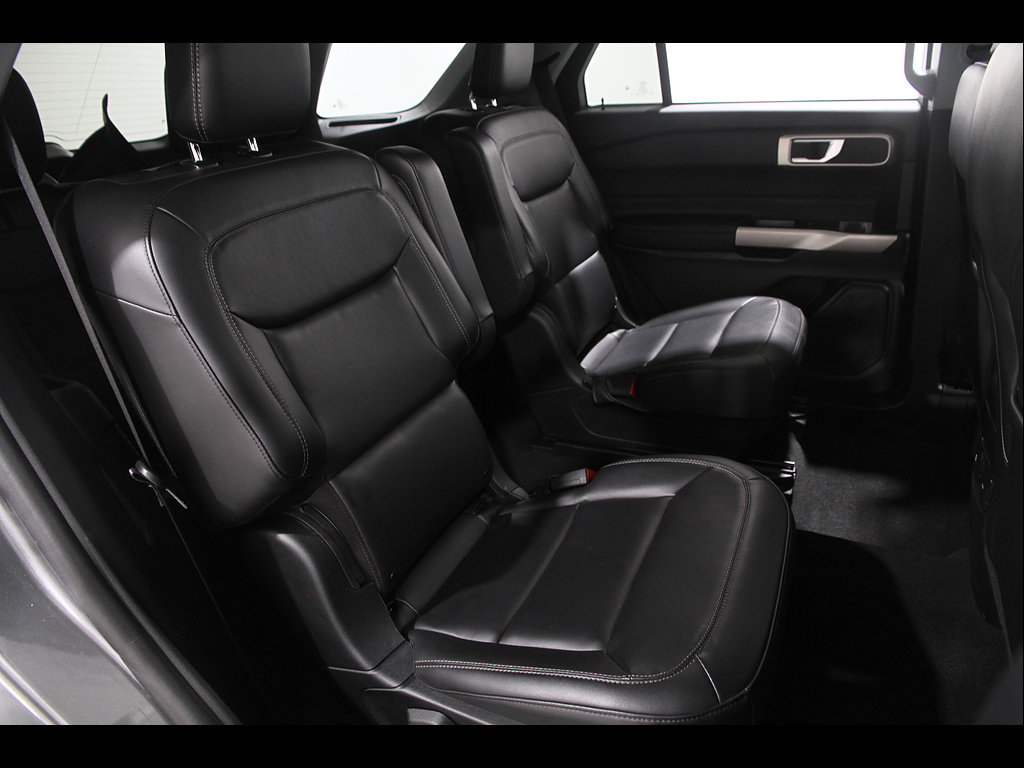 Used 2023 Ford Explorer XLT w/ Equipment Group 202A AWD/4WD image 17