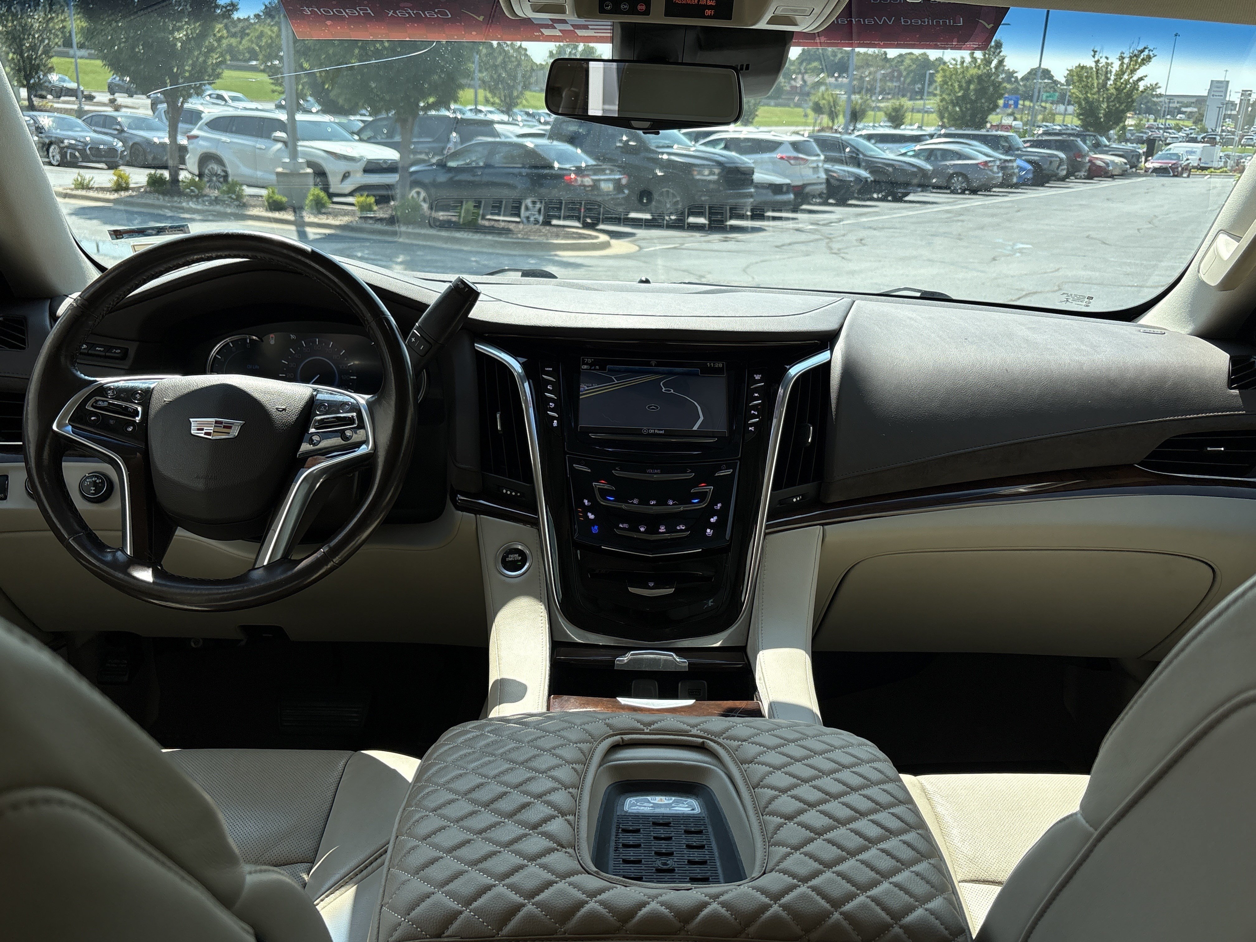 Used 2017 Cadillac Escalade Luxury AWD/4WD image 29