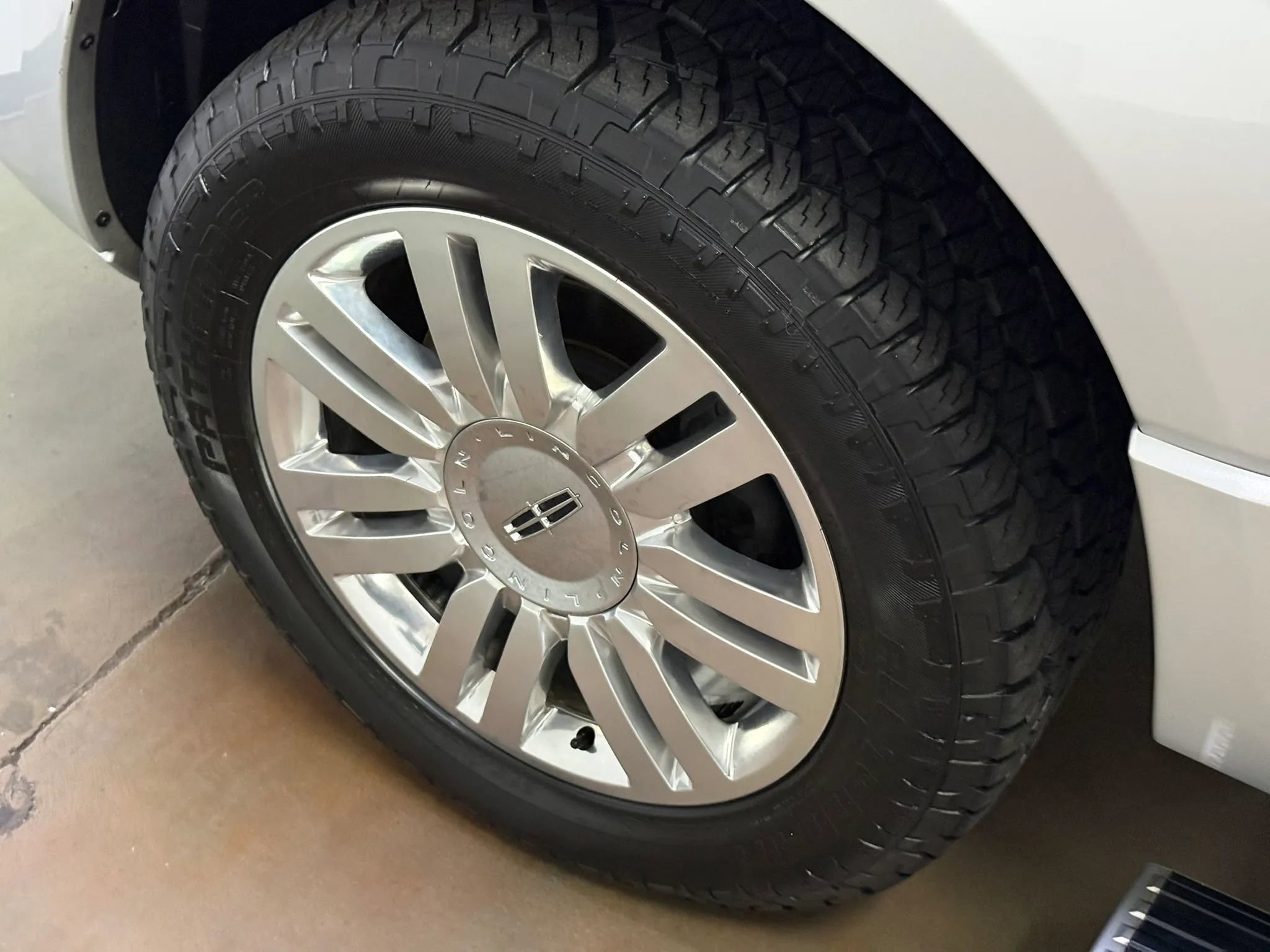 Used 2012 Lincoln Navigator L 4WD image 30