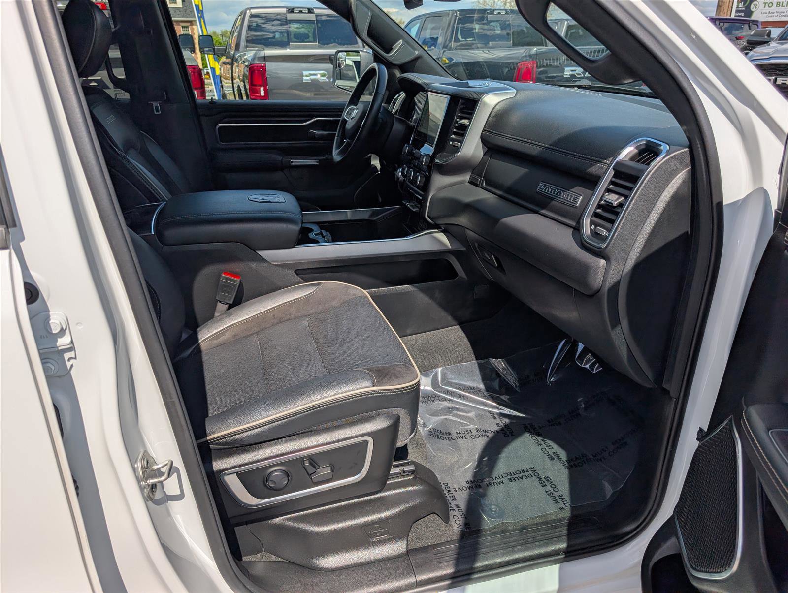 Used 2024 RAM 1500 Laramie AWD/4WD image 10