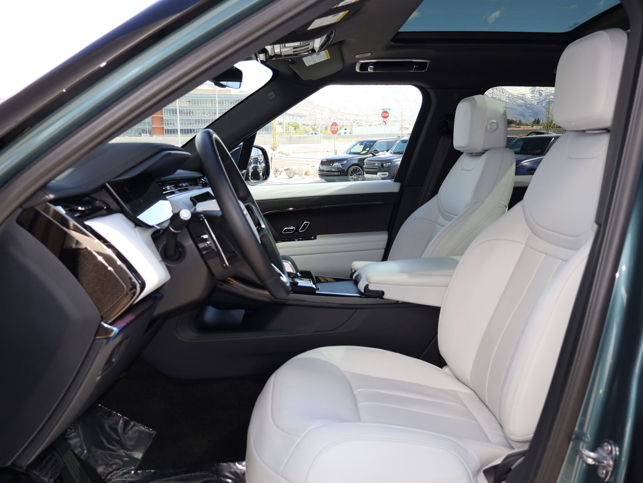 Certified 2025 Land Rover Range Rover Sport AWD/4WD image 24