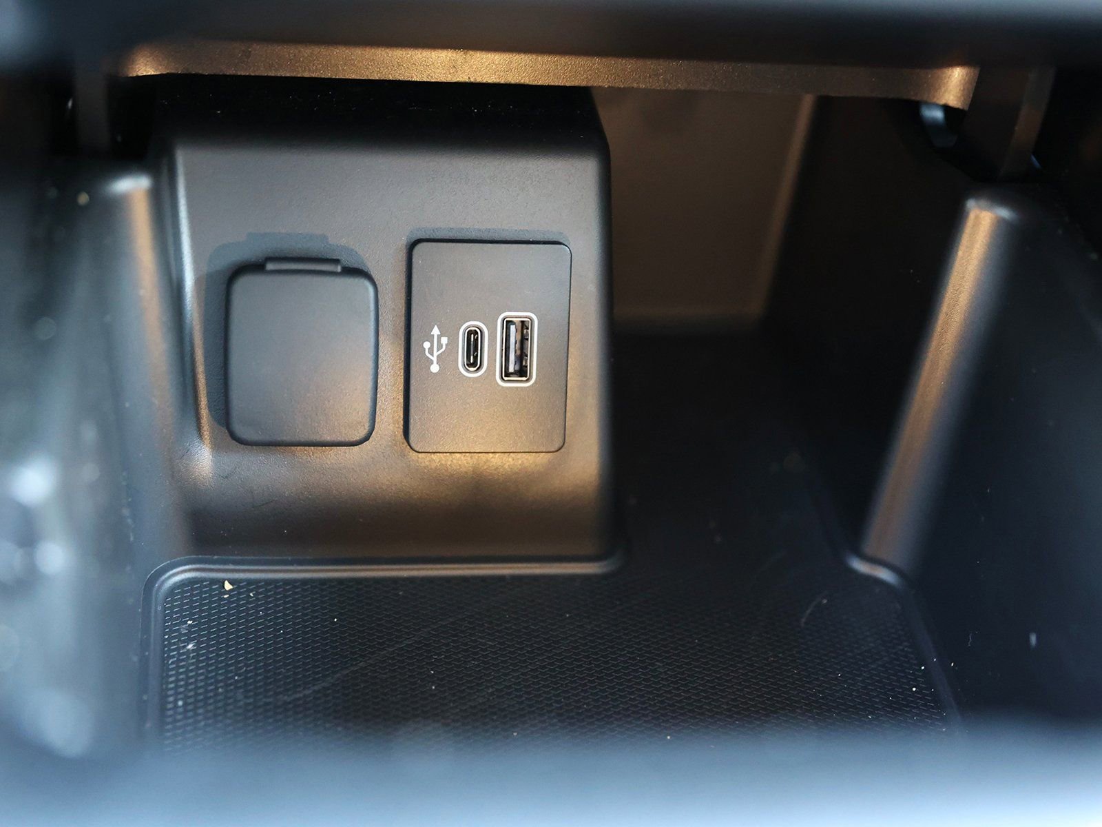 Used 2025 Ford Explorer Active image 32