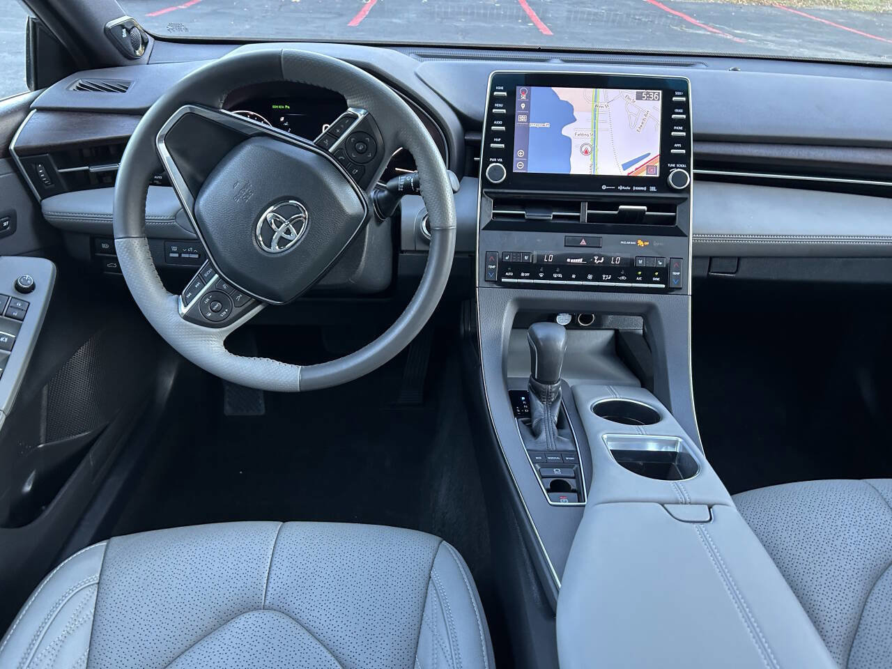 Used 2020 Toyota Avalon Limited image 34