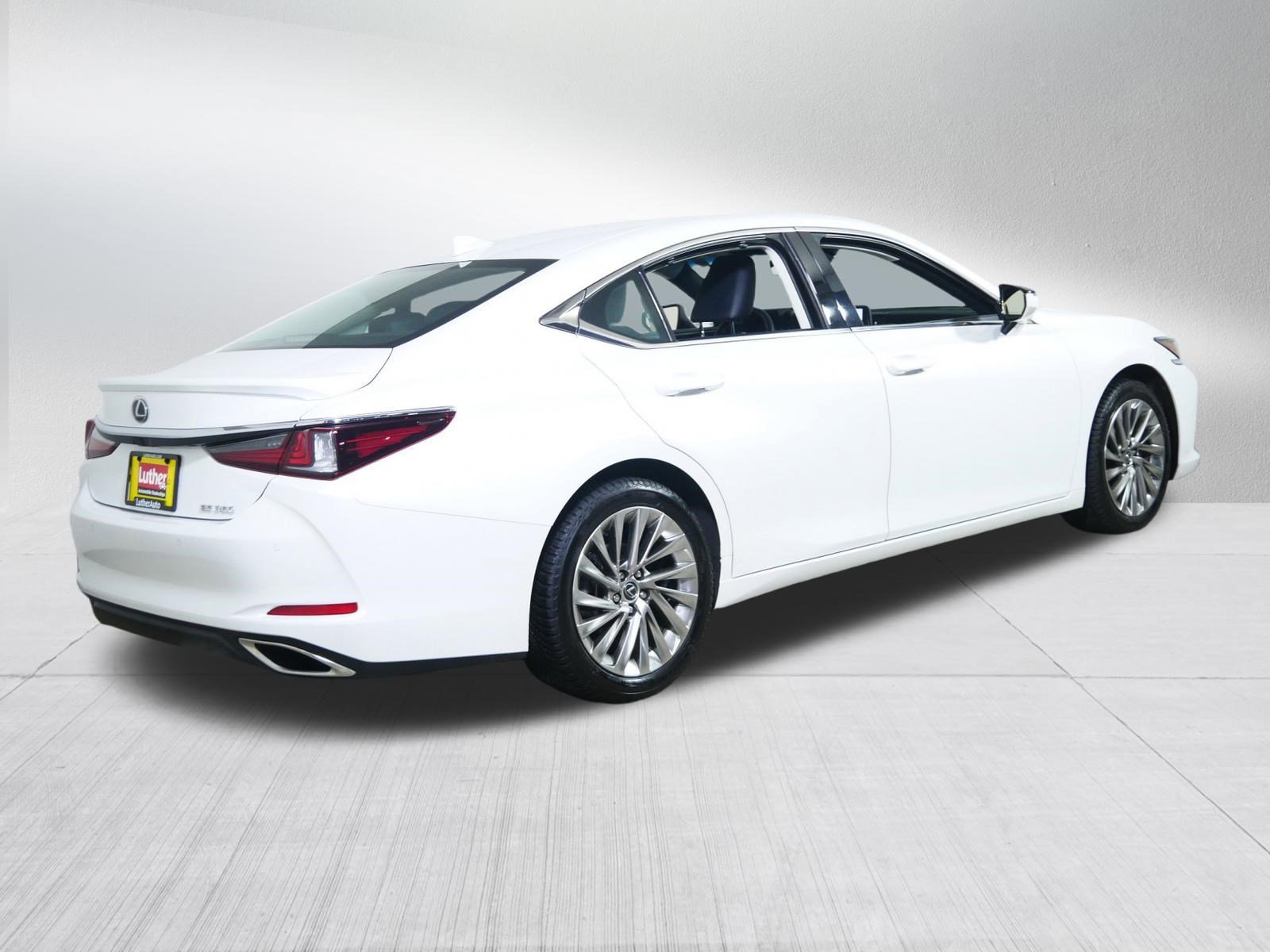Used 2023 Lexus ES 350 Ultra Luxury w/ Accessory Package (Z1) image 7