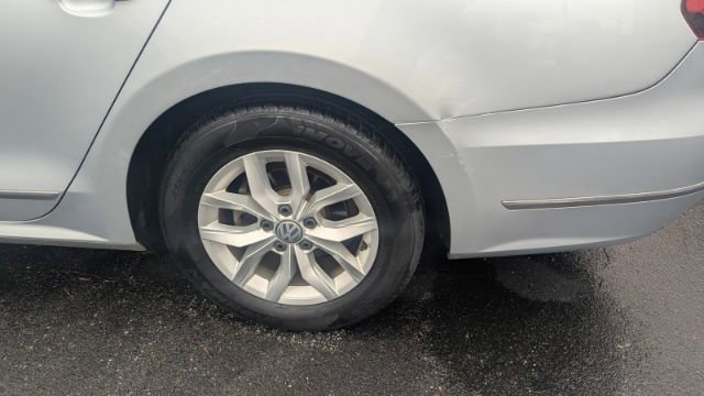 Used 2017 Volkswagen Passat 1.8T S image 10