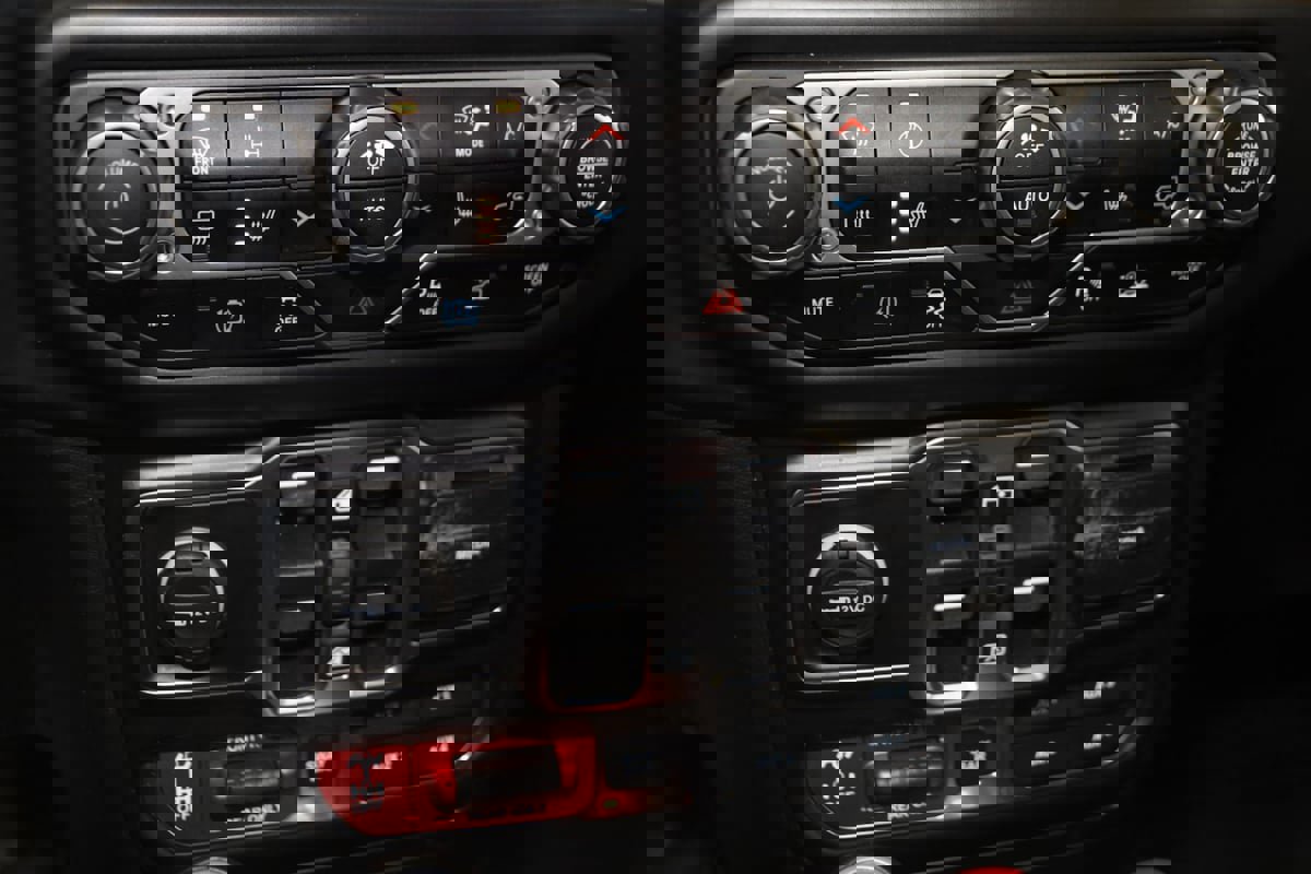 Used 2021 Jeep Wrangler Unlimited Rubicon 4xe w/ Steel Bumper Group image 30