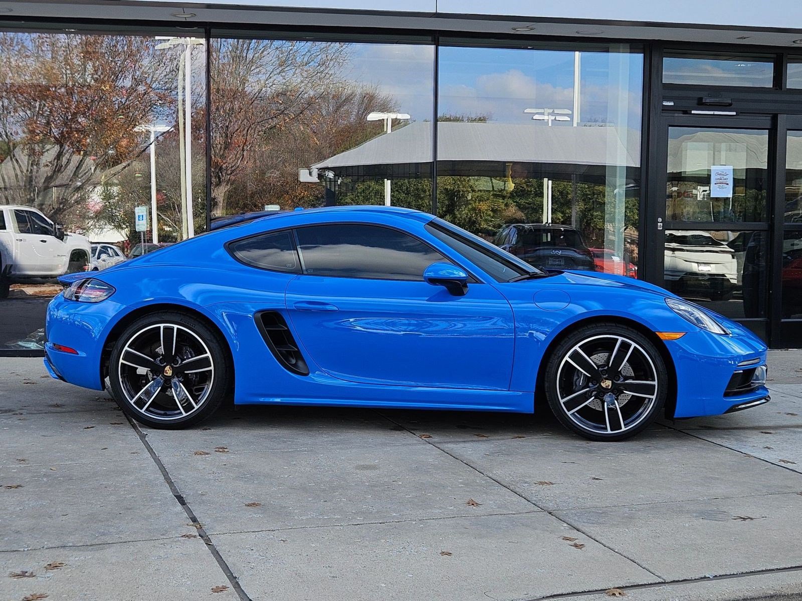 Used 2025 Porsche 718 Cayman image 8