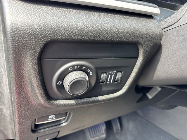 Used 2024 Jeep Grand Cherokee L Altitude AWD/4WD image 19