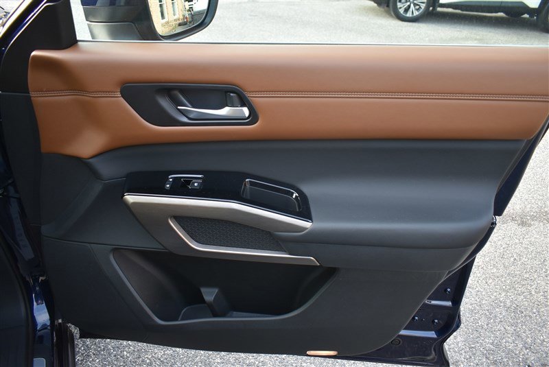 Used 2022 Nissan Pathfinder Platinum w/ Cargo Package image 35