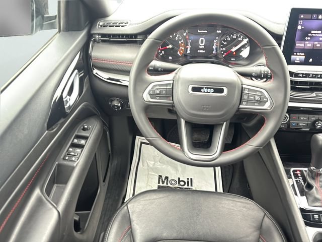 Used 2025 Jeep Compass Trailhawk AWD/4WD image 18