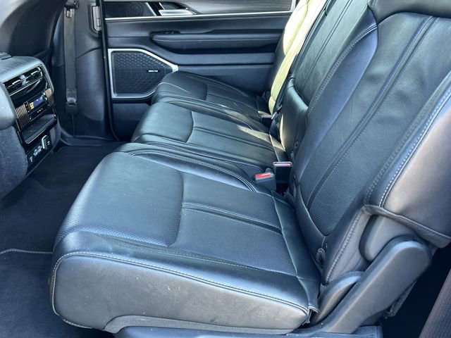 Used 2024 Jeep Wagoneer L Series III w/ Flexible Seating Group AWD/4WD image 19