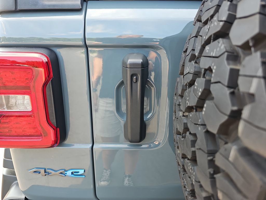 Used 2024 Jeep Wrangler Unlimited AWD/4WD image 33