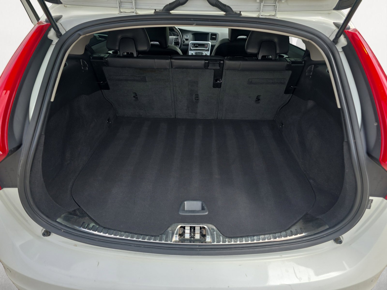 Used 2018 Volvo V60 T5 Cross Country w/ Convenience Package AWD/4WD image 12