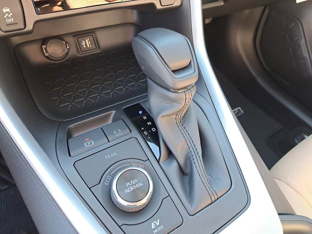 New 2025 Toyota RAV4 XLE image 27