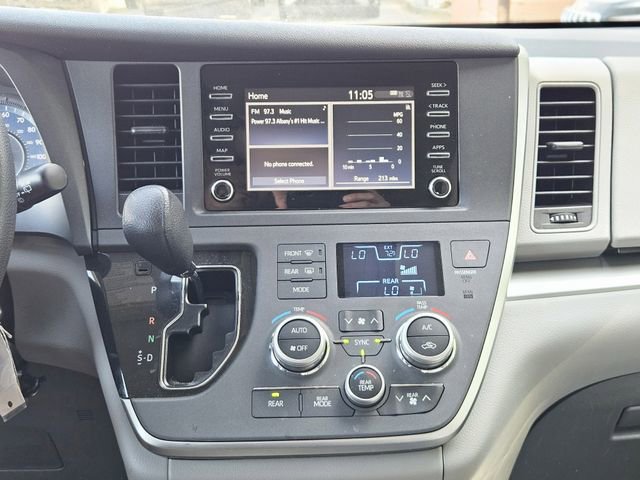 Used 2020 Toyota Sienna L image 22