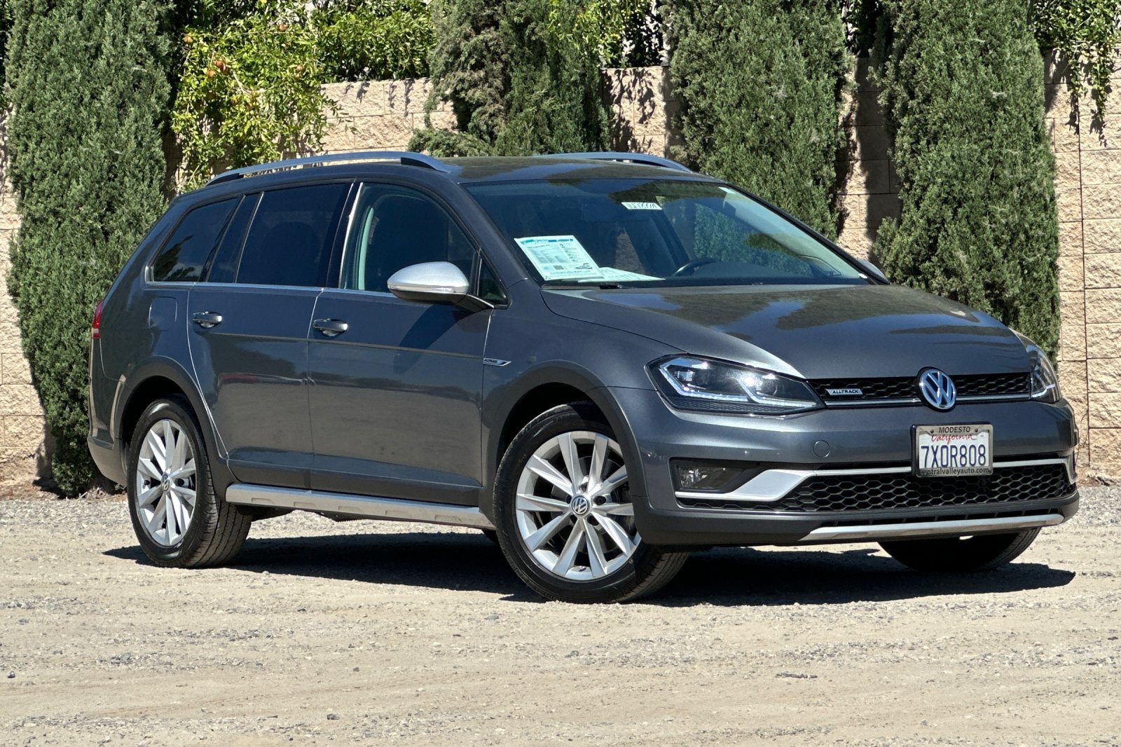 Used 2017 Volkswagen Golf Alltrack AWD/4WD image 2