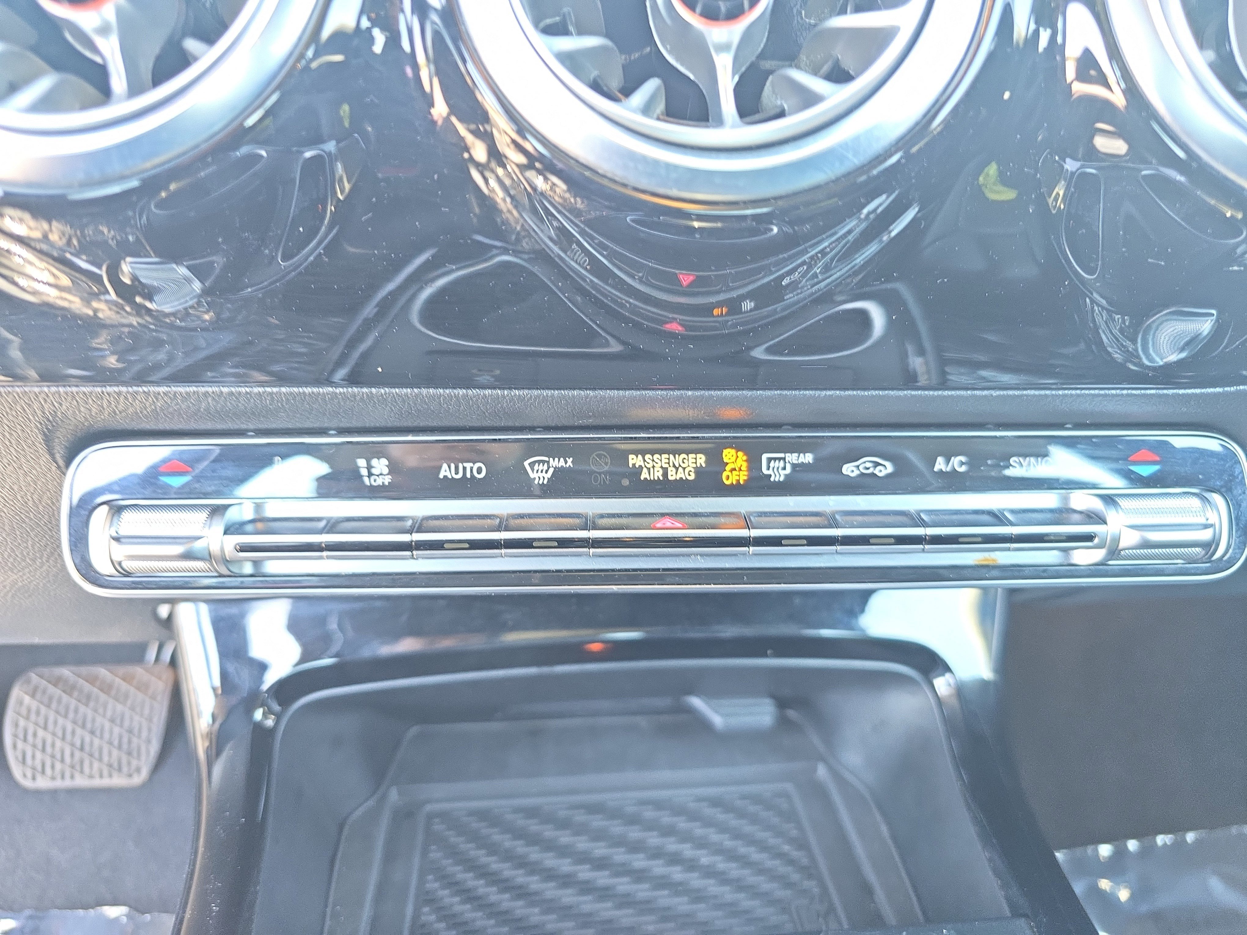 Used 2025 Mercedes-Benz CLA 250 4MATIC image 18
