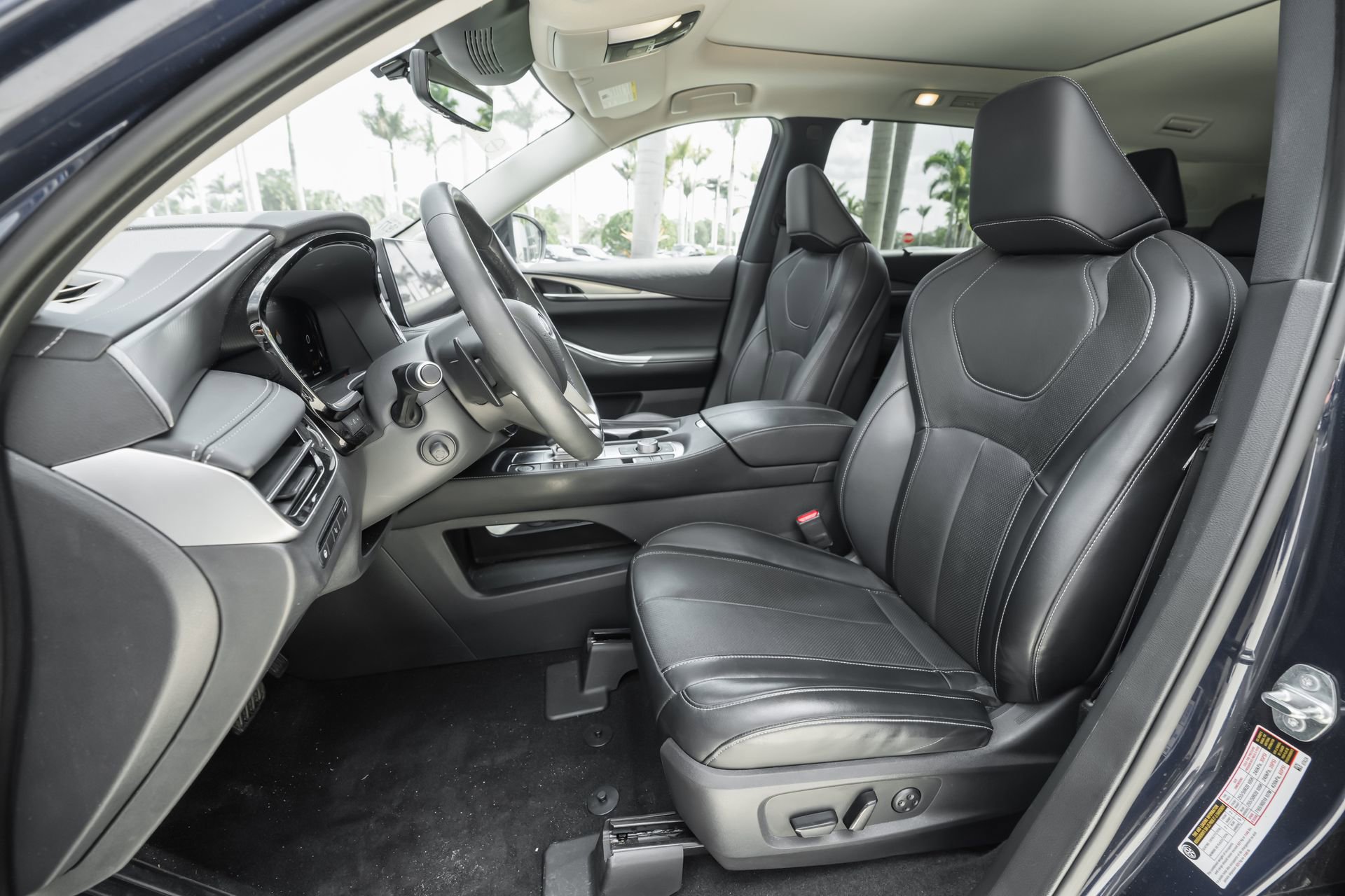 Used 2023 INFINITI QX60 Luxe w/ Vision Package image 16