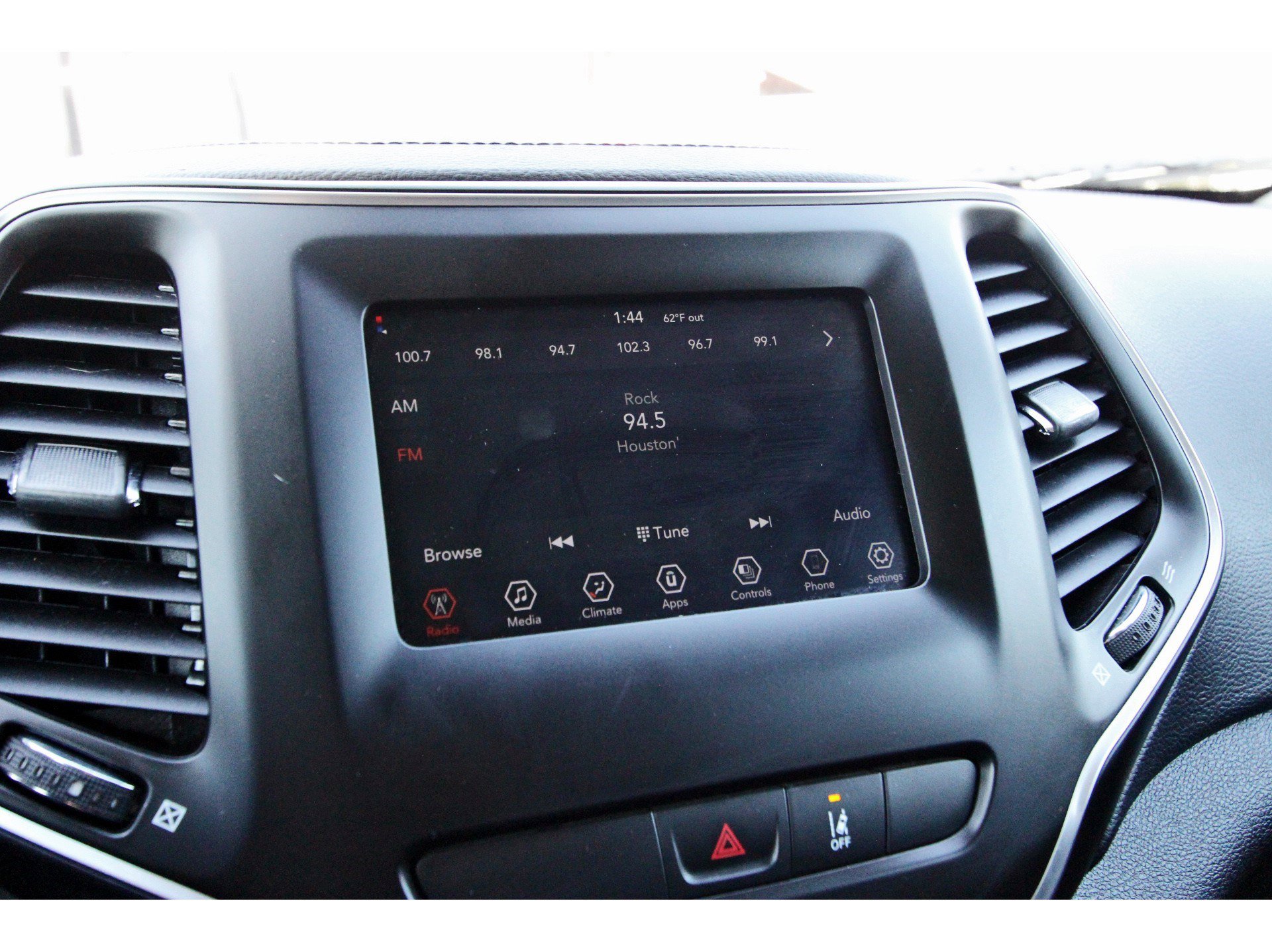 Used 2021 Jeep Cherokee Latitude FWD image 26