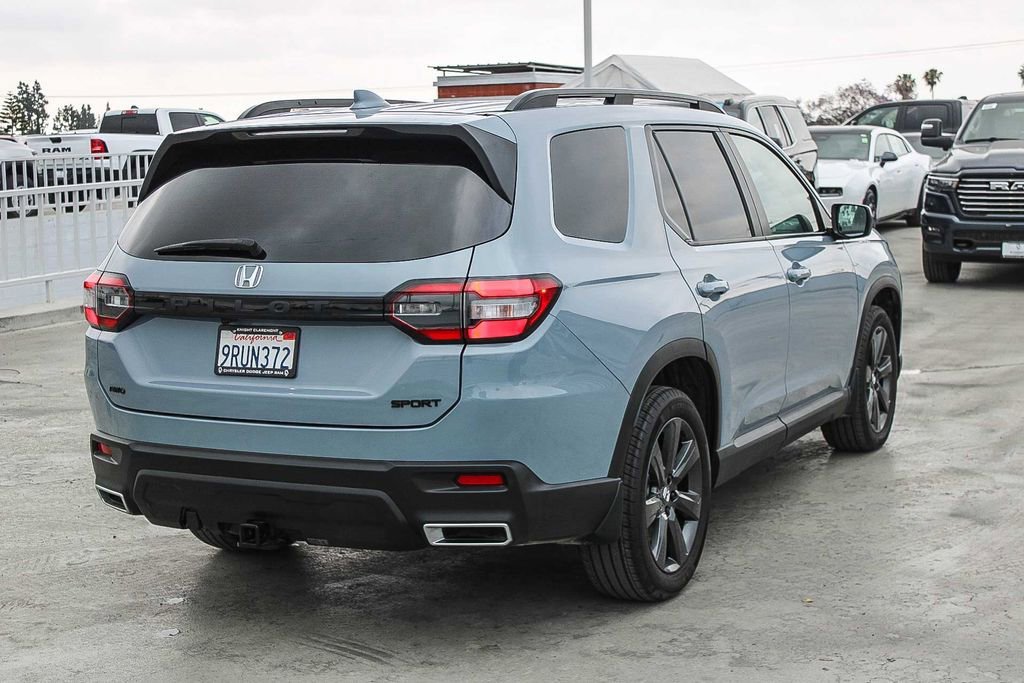 Used 2025 Honda Pilot Sport image 9