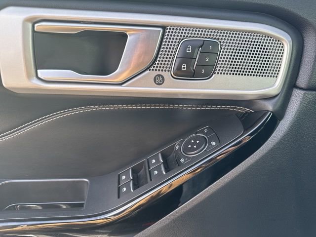 Used 2022 Ford Explorer ST w/ ST Street Pack image 11