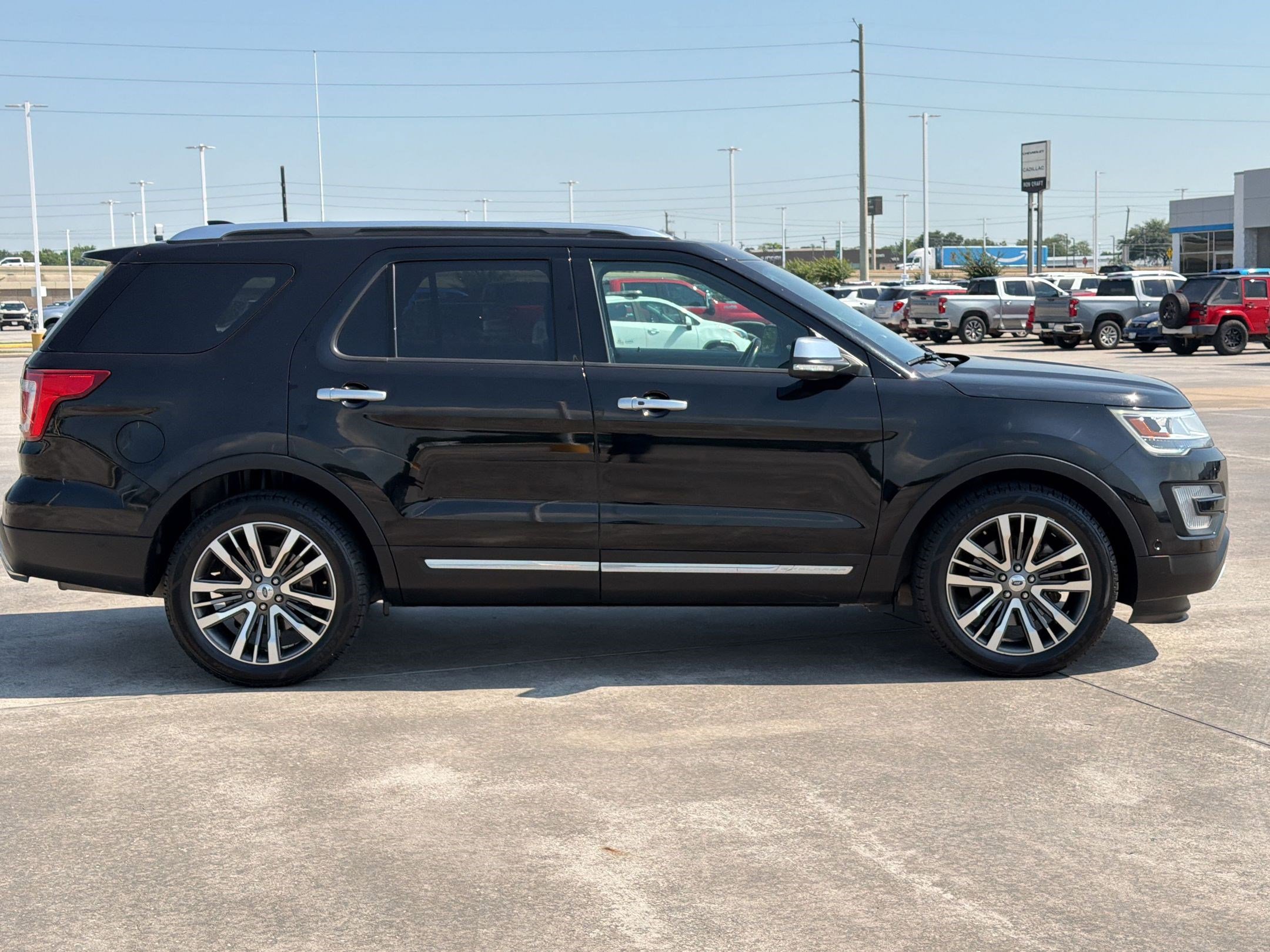 Used 2017 Ford Explorer Platinum AWD/4WD image 8