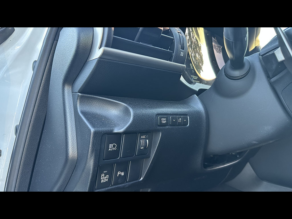 Used 2020 Lexus IS 300 F Sport w/ F Sport Package RWD image 8
