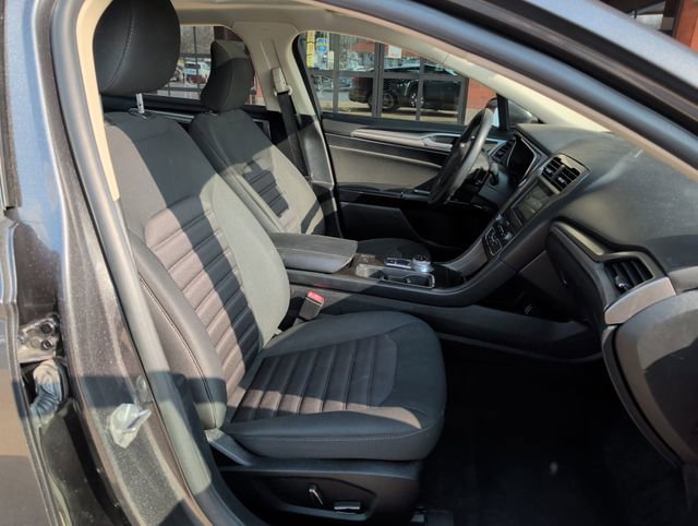 Used 2019 Ford Fusion SE image 27
