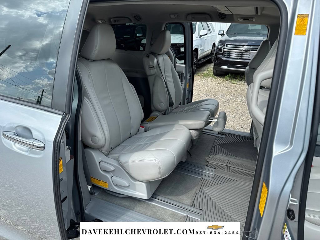 Used 2014 Toyota Sienna XLE w/ Entertainment Package FWD image 24