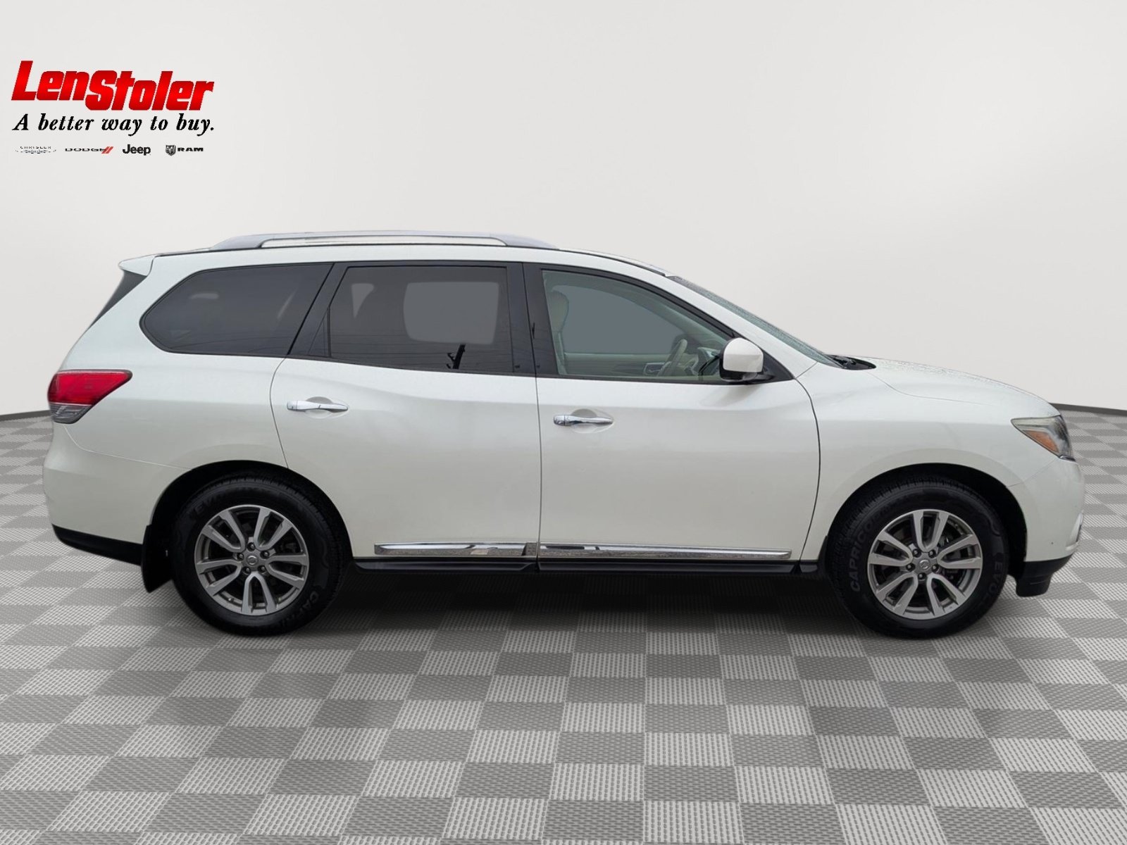 Used 2015 Nissan Pathfinder SL w/ SL Tech Package FWD image 6