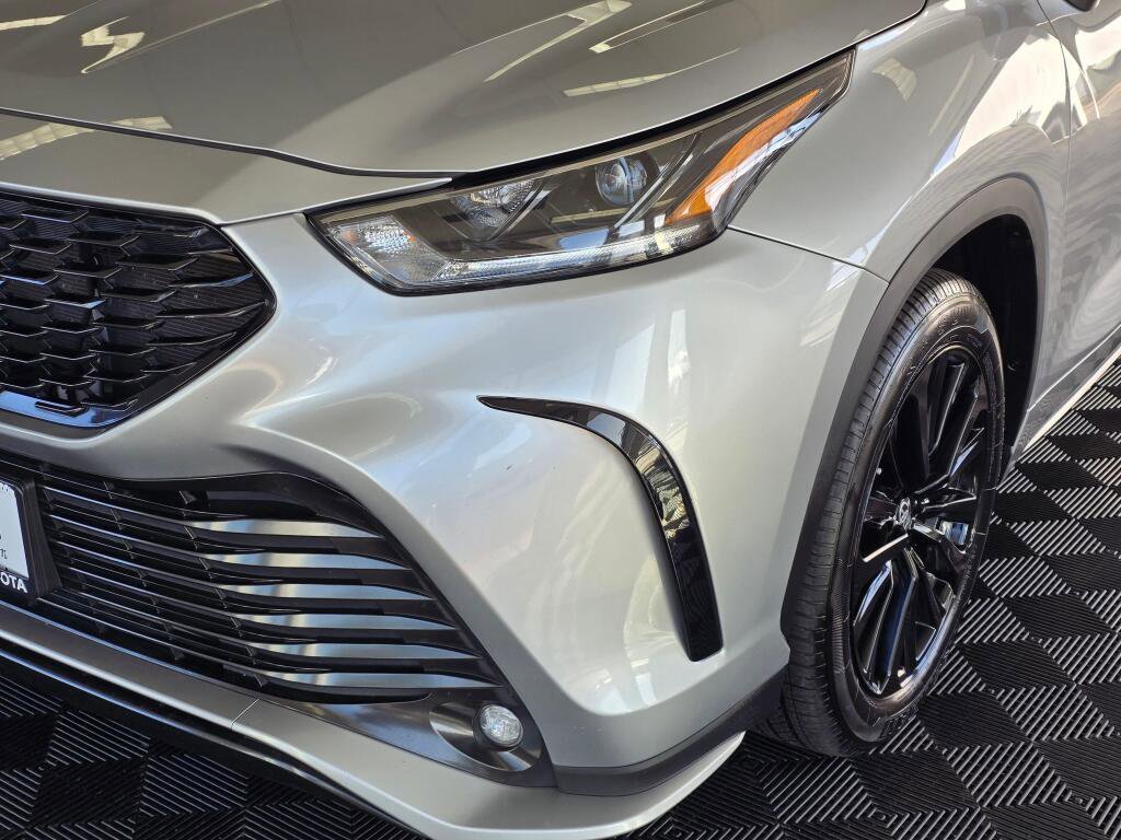 Used 2024 Toyota Highlander XSE image 10