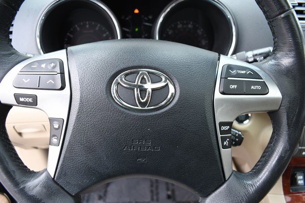 Used 2012 Toyota Highlander Limited w/ Tow Pkg AWD/4WD image 32