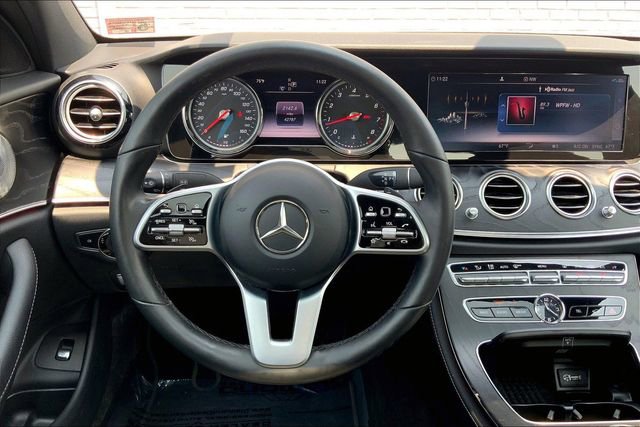 Used 2019 Mercedes-Benz E 300 4MATIC image 4