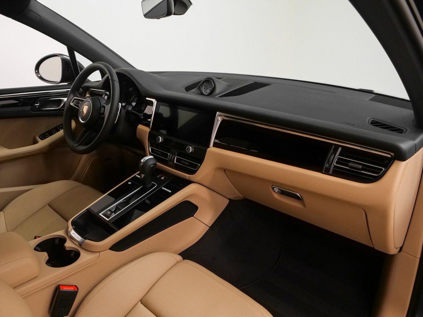 Certified 2025 Porsche Macan image 21