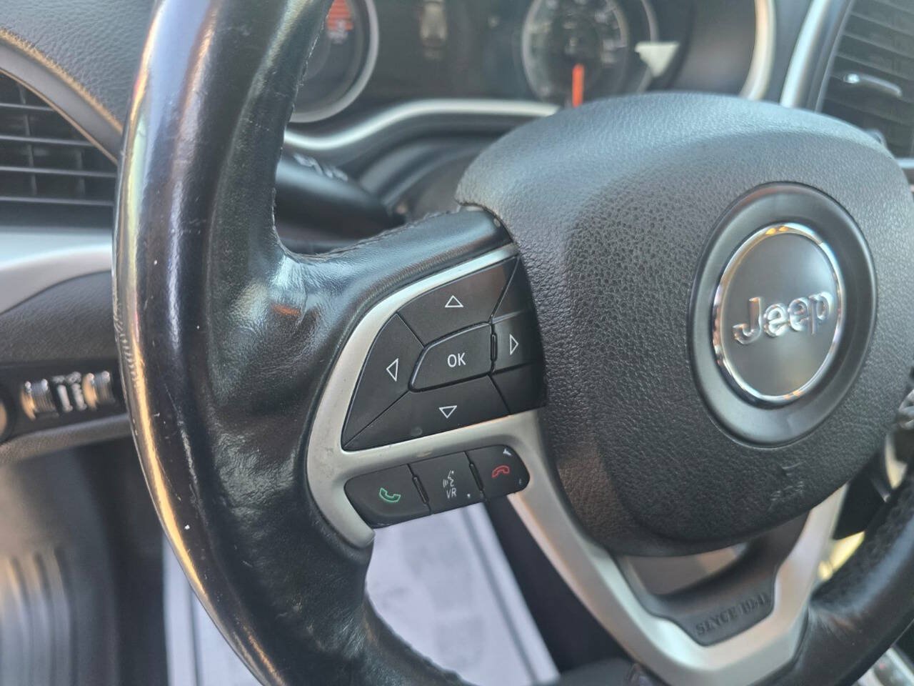 Used 2016 Jeep Cherokee Trailhawk w/ Comfort/Convenience Group AWD/4WD image 15