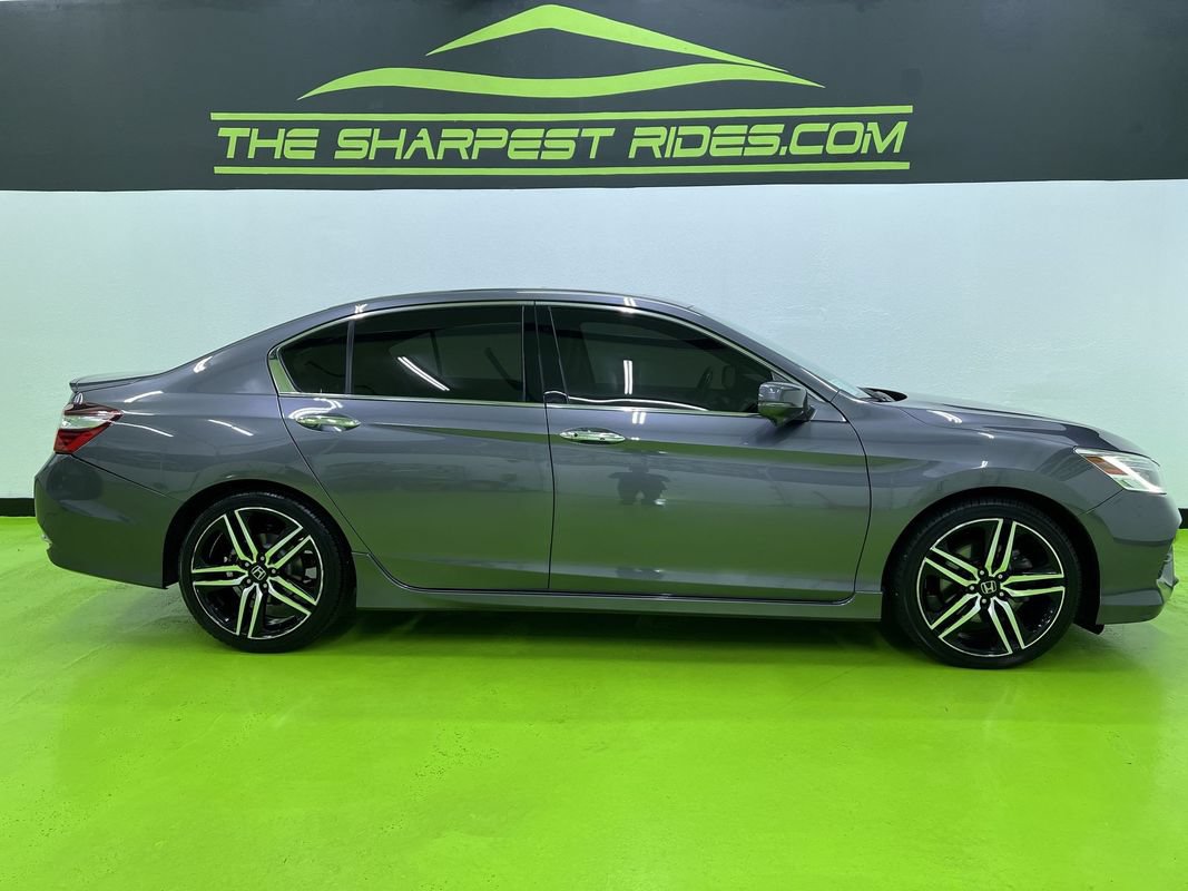 Used 2016 Honda Accord Touring image 11