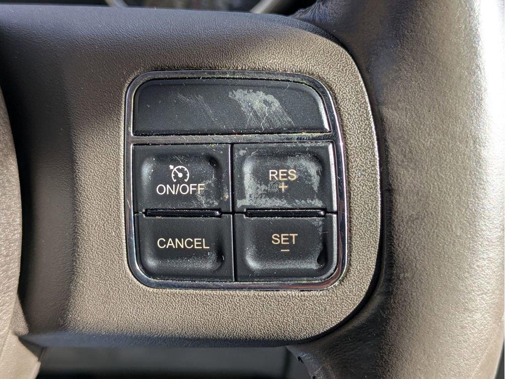 Used 2012 Jeep Grand Cherokee Laredo w/ Laredo E Group image 18