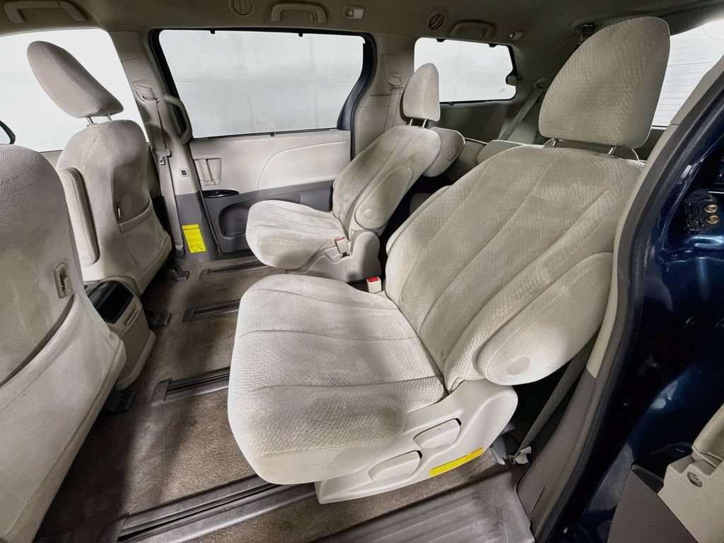 Used 2011 Toyota Sienna LE w/ Towing Pkg AWD/4WD image 25