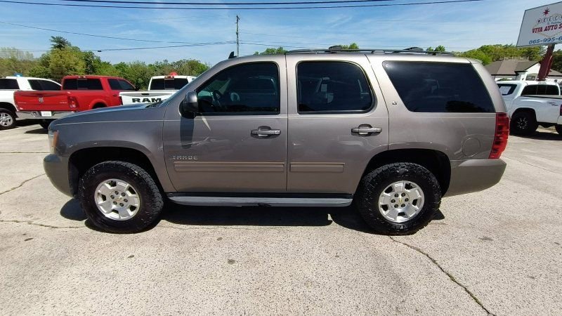 Used 2014 Chevrolet Tahoe LT w/ Luxury Package RWD image 2