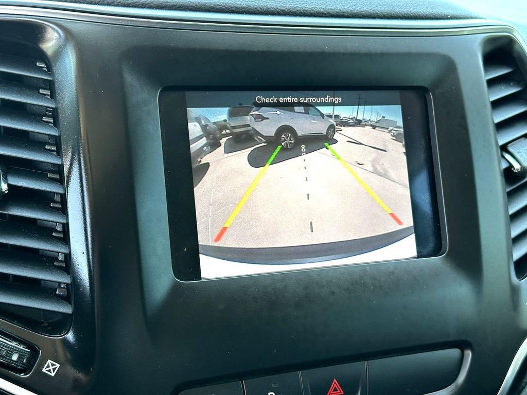 Used 2019 Jeep Cherokee Latitude Plus image 16