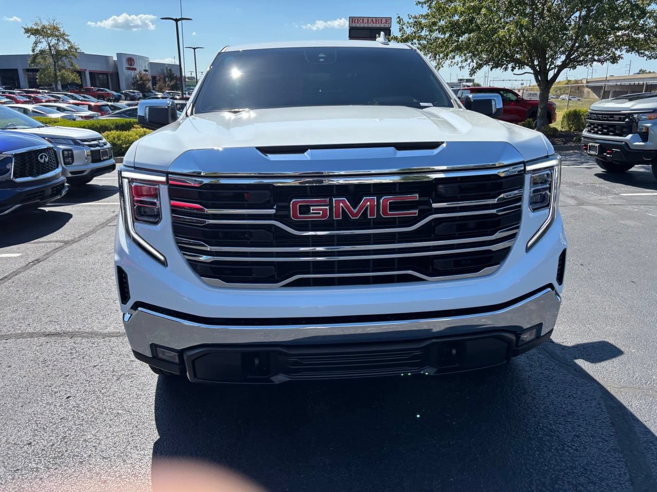 Used 2026 GMC Sierra 1500 SLT w/ SLT Premium Package AWD/4WD image 9