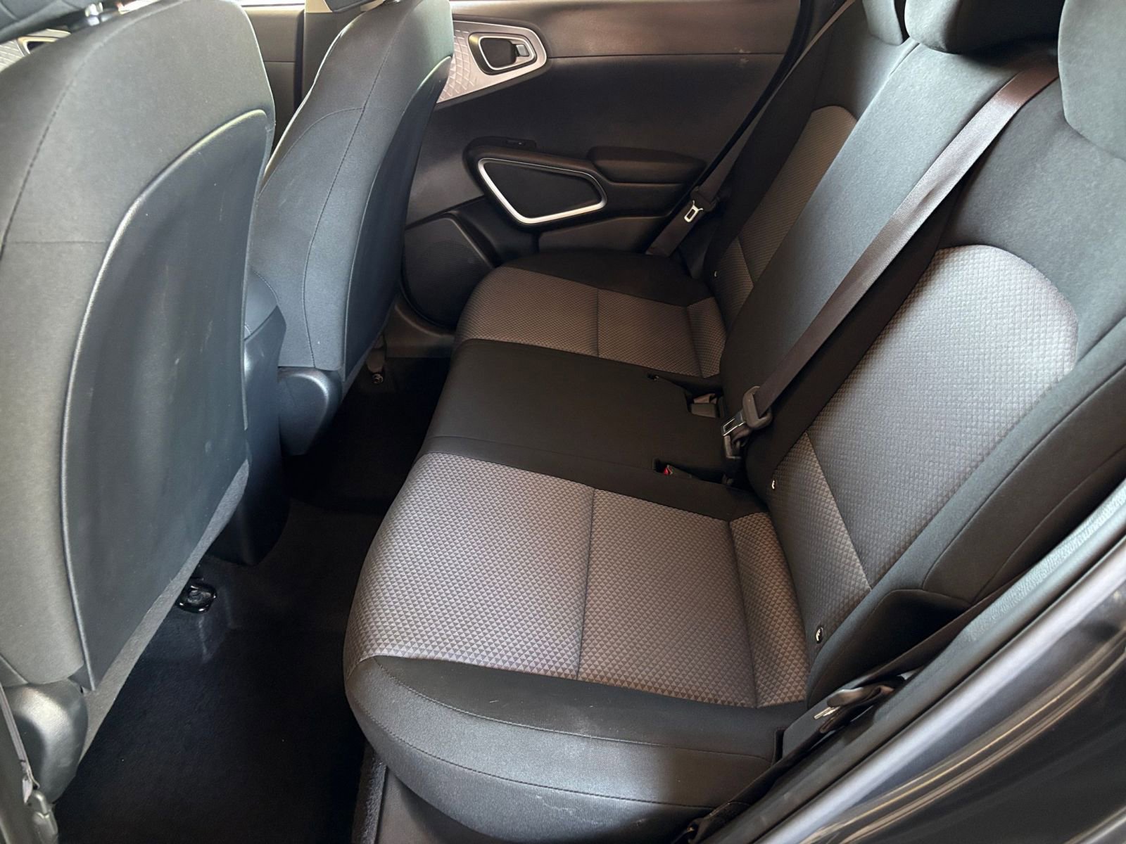 Used 2025 Kia Soul LX w/ LX Technology Package FWD image 23