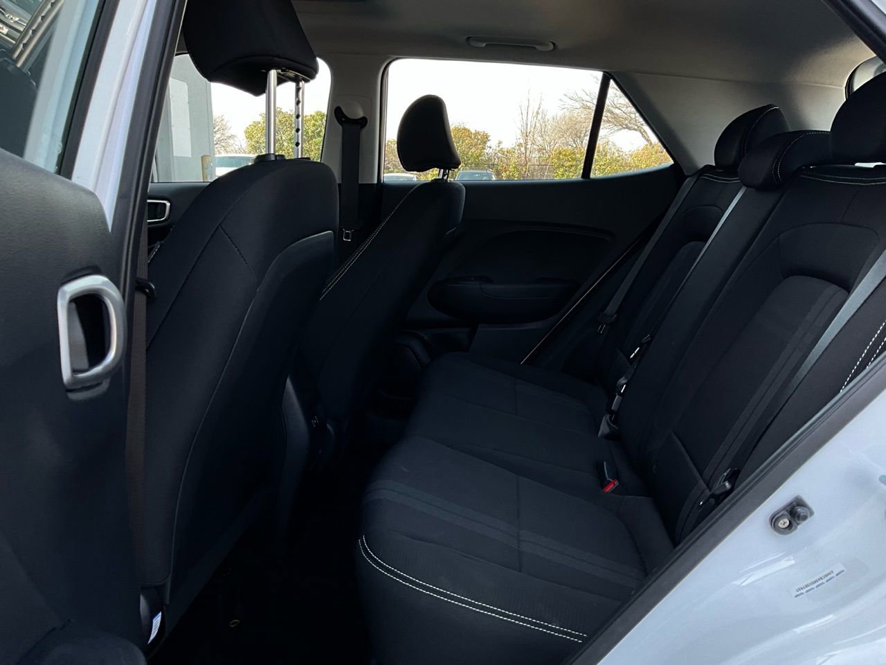 Used 2025 Hyundai Venue SEL image 11