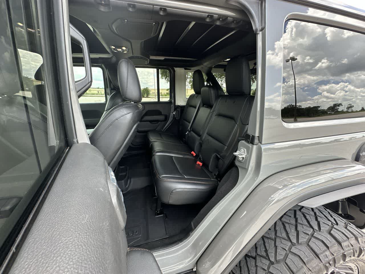 Used 2021 Jeep Wrangler Unlimited Rubicon w/ Trailer Tow Package AWD/4WD image 19