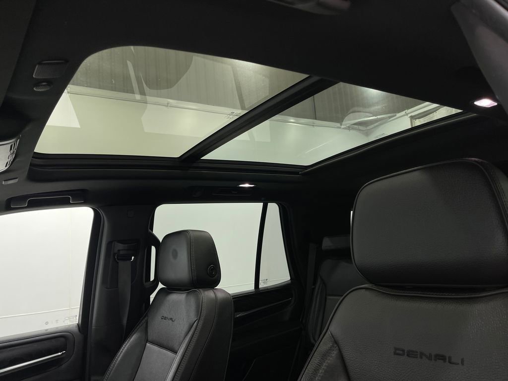Used 2021 GMC Yukon Denali w/ Advanced Technology Package image 12