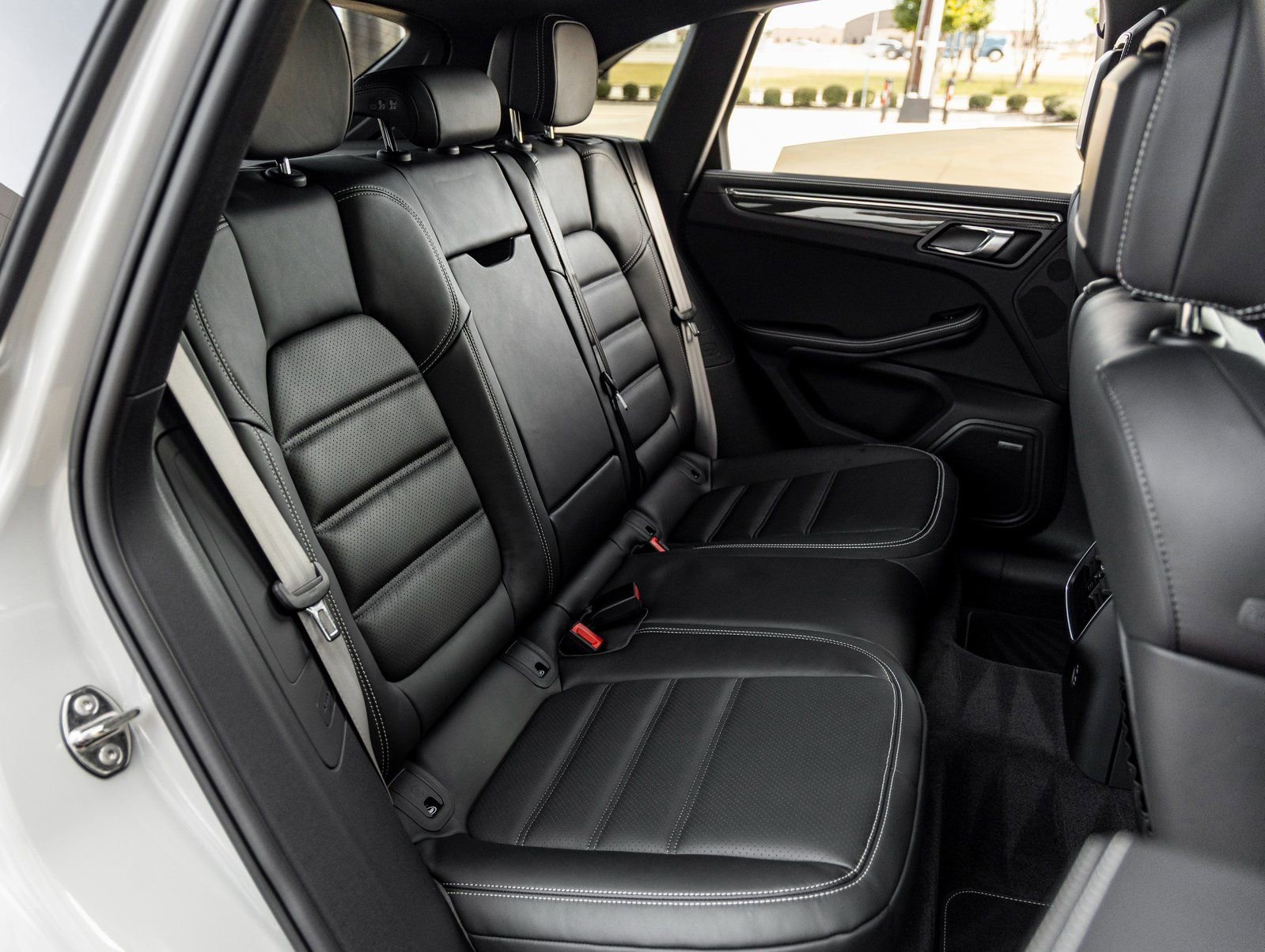 New 2026 Porsche Macan GTS AWD/4WD image 42