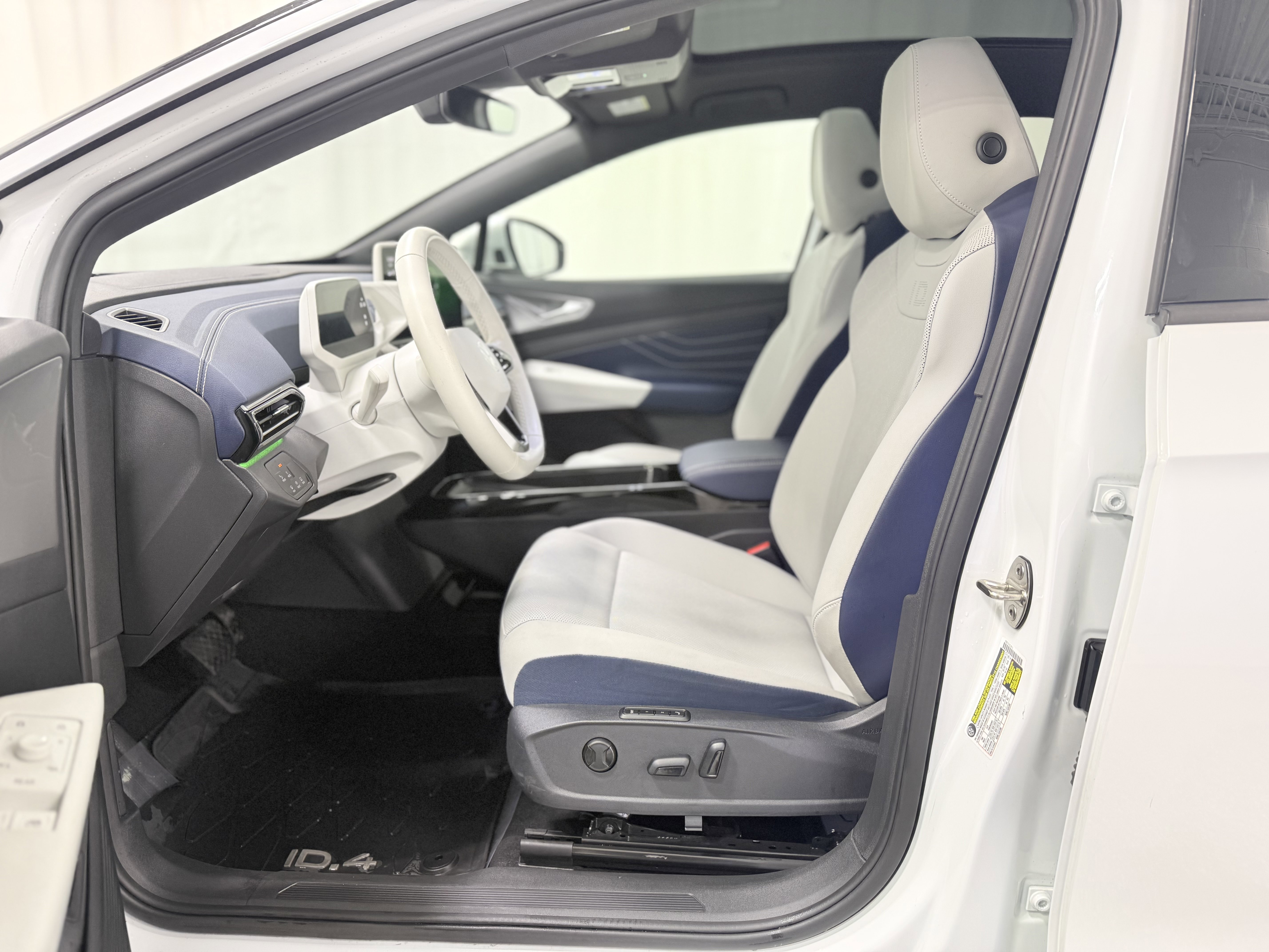 Used 2023 Volkswagen ID.4 Pro S Plus image 13