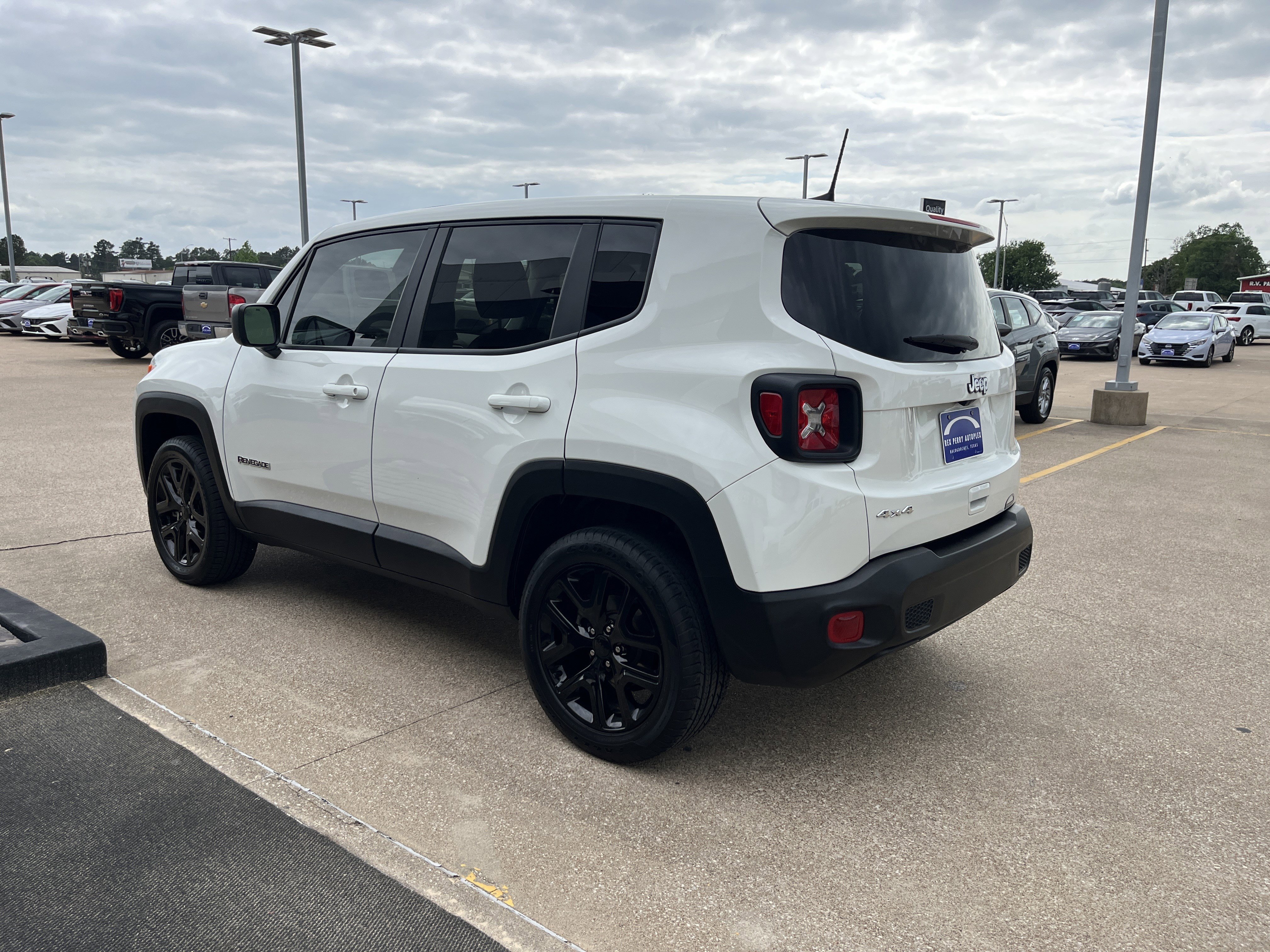 Used 2023 Jeep Renegade Latitude AWD/4WD image 6